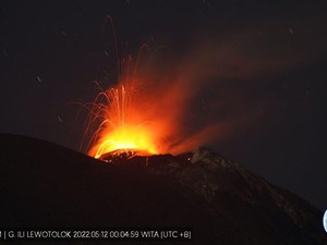 Gunung Ili Lewotolok Lembata NTT Erupsi, Muncul Letusan 17 Kali