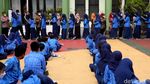 Hari Pertama Sekolah Usai Lebaran, Ini yang Dilakukan Siswa di Bekasi
