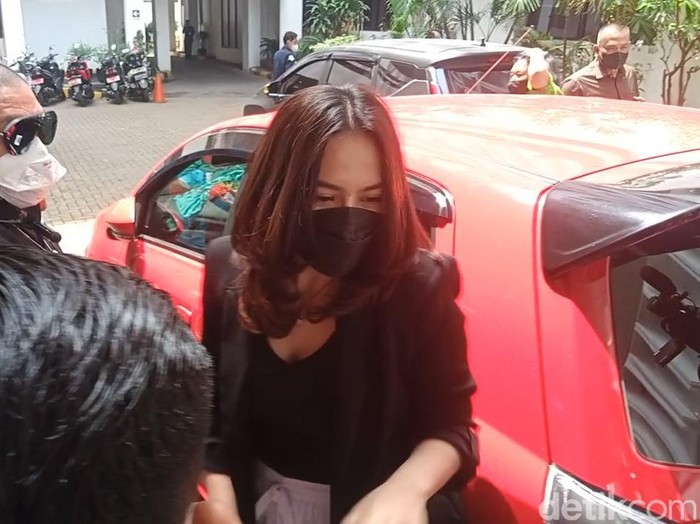 Iqlima Kim Iqlima Kim menyambangi Kementerian PPPA.