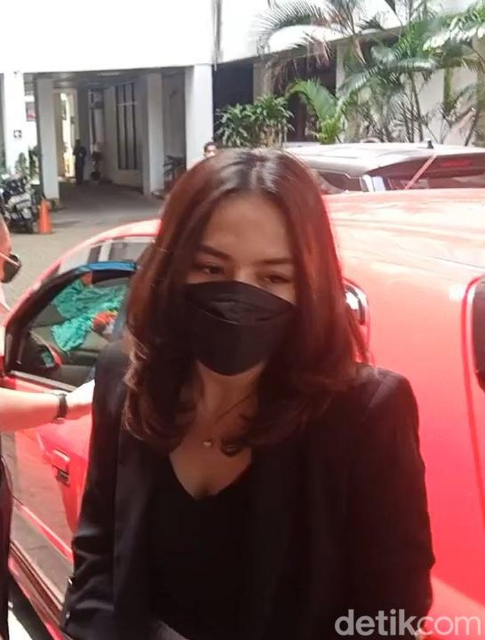 Iqlima Kim Iqlima Kim menyambangi Kementerian PPPA.