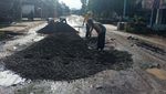 Jalan Rusak yang Viral Ditanami Pohon Pisang Diperbaiki