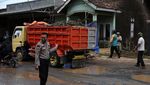 Jalan Rusak yang Viral Ditanami Pohon Pisang Diperbaiki