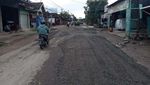 Jalan Rusak yang Viral Ditanami Pohon Pisang Diperbaiki