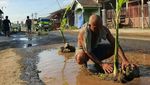 Jalan Rusak yang Viral Ditanami Pohon Pisang Diperbaiki