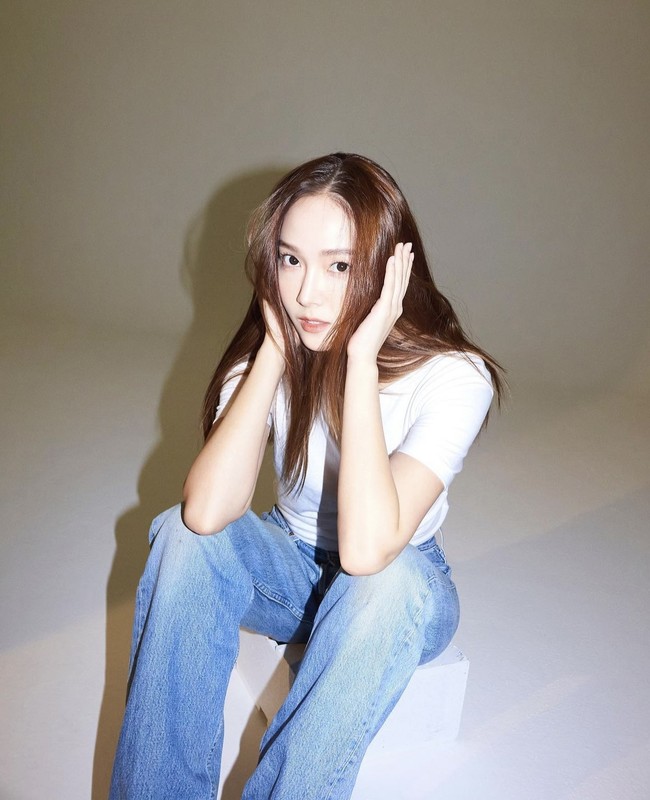 Kakak dari Krystal Jung itu merintis bisnis fashion di tengah perjalanan kariernya. Hingga pada 2014, Jessica mengungkap bahwa dia didepak dari Girls’ Generation. Foto: dok. Instagram @jessica.syj