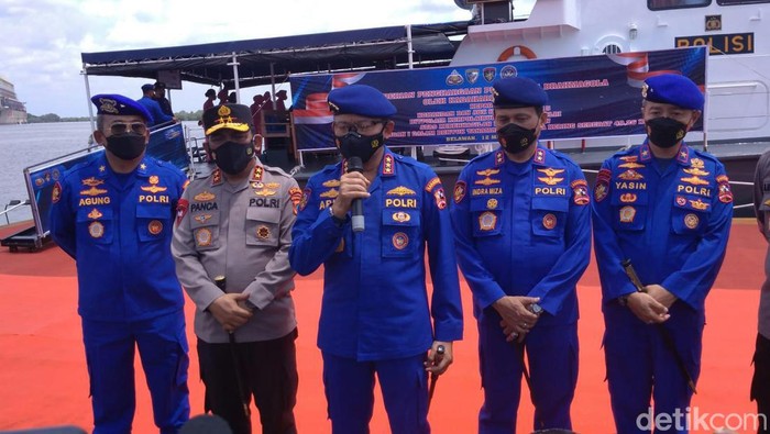 Kabaharkam Polri Komjen Arief Sulistyanto  saat memberikan keterangan soal pengungkapan peredaran 49 kg ganja.