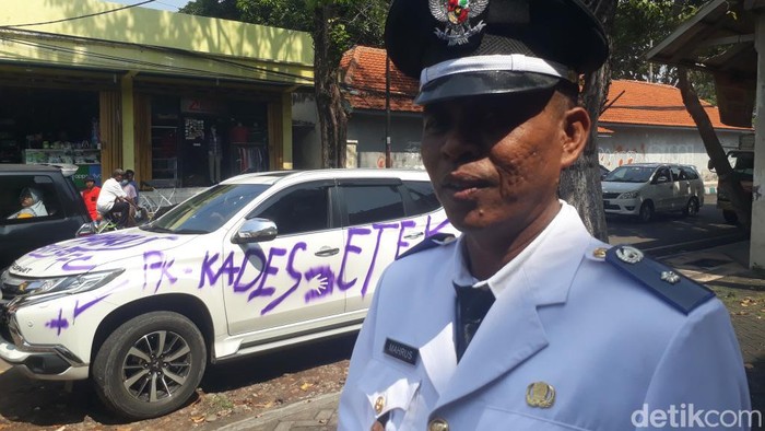 Kades di Malang datang ke pelantikan dengan membawa Pajero penuh coretan