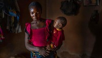 Banyak janda yang masih muda kala menikah dengan pria puluhan tahun lebih tua. Ditambah di beberapa negara Afrika, pria sering kali memiliki lebih dari satu istri lalu ketika meninggal maka ia membuat para istrinya menjadi janda.  