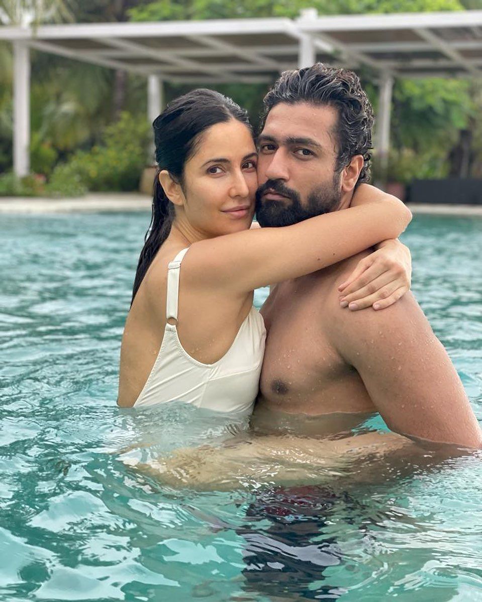 Foto Katrina Kaif Bareng Suami di Kolam Renang Bikin Heboh Fans