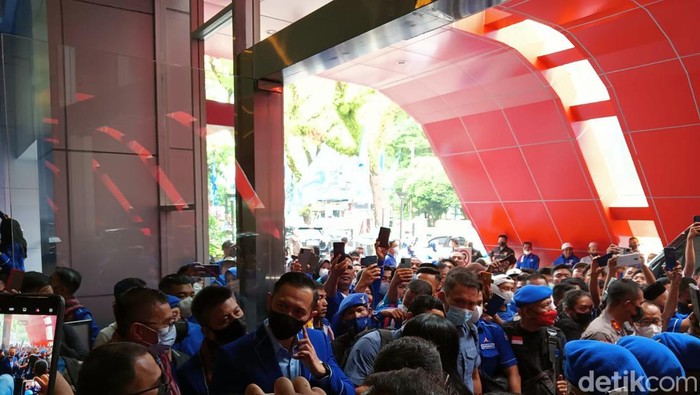 Ketum PD AHY saat menghadiri acara pelantikan pengurus PD Sumut di  Hotel Santika Medan.
