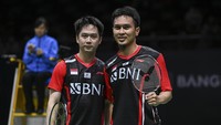 Usai menang keduanya terlihat sangat semrigah di depan kamera.