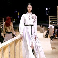 Dior mengadakan peragaan busana musim gugur 2022 di Ewha Womans University, Republik Korea, 30 April 2022. Foto Dok. Dior.
