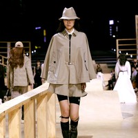 Dior mengadakan peragaan busana musim gugur 2022 di Ewha Womans University, Republik Korea, 30 April 2022. Foto Dok. Dior.