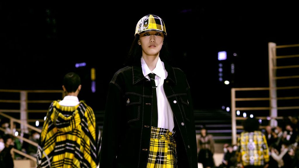 Intip 10 Koleksi Busana Dior Fall 2022, Fashion Show Pertama di Korea