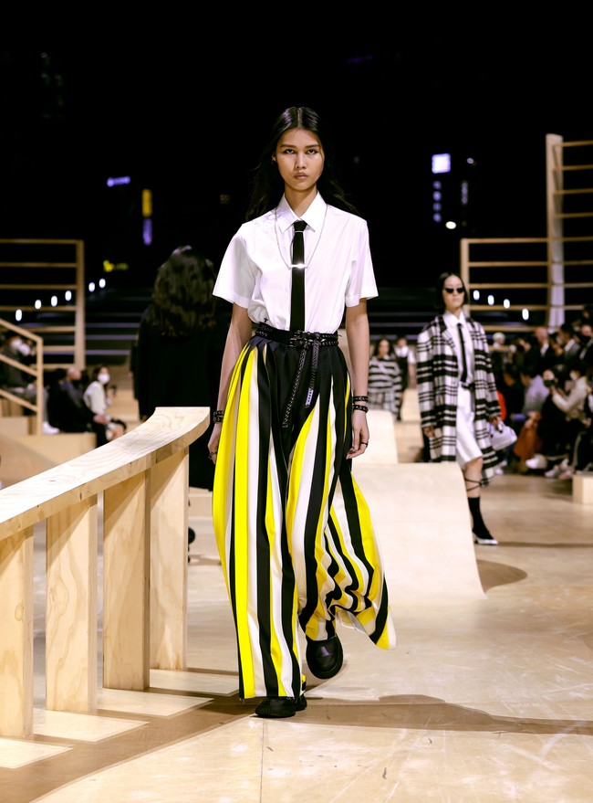 Dior mengadakan peragaan busana musim gugur 2022 di Ewha Womans University, Republik Korea, 30 April 2022. Foto Dok. Dior.