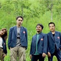 Geng KKN Desa Penari yang baru. Nggak cuma orang biasa, kini geng KKN Desa Penari ada superheronya juga loh.. Foto: Twitter/@aryantaaaaaa