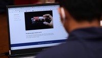 Peserta Hands On Workshop IoT Creation 2022 di Kota Bandung sedang mencoba modul IoT Garuda yang akan digunakan untuk membuat solusi Internet of things (IoT) untuk menyelesaikan permasalahan yang ada di masyarakat.