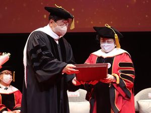 Momen Megawati Terima Gelar Profesor Kehormatan dari SIA Korsel