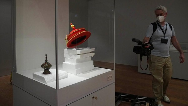 Museum Istana Hong Kong memamerkan lebih dari 900 koleksi seni dari Museum Istana China di Kota Terlarang Beijing. Â Museum Istana Hong Kong memamerkan lebih dari 900 koleksi seni dari Museum Istana China di Kota Terlarang Beijing. Â