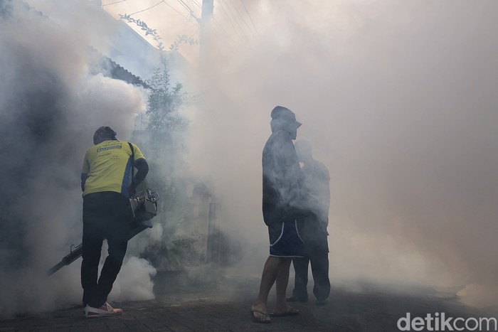 Pengasapan Nyamuk Sambut Musim Kemarau Pengasapan Nyamuk Sambut Musim Kemarau