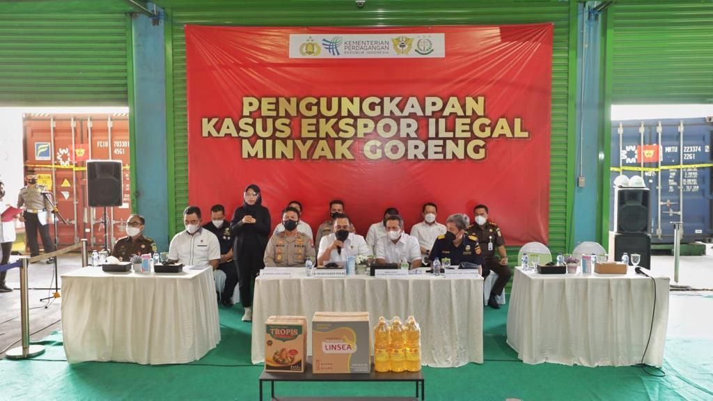 Pengungkapan kasus ekspor ilegal minyak goreng