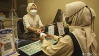 Terdapat 47 terapis yang siap melayani pengunjung, nantinya pengunjung dapat memilih paket yang dibutuhkan. Harga yang dipatok mulai Rp.140.000 hingga Rp.380.000. yang terbagi menjadi tiga paket.