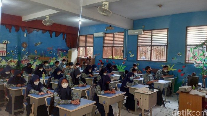 PTM 100% di SMPN 1 Tangerang usai libur lebaran (Khairul Maarif/detikcom)