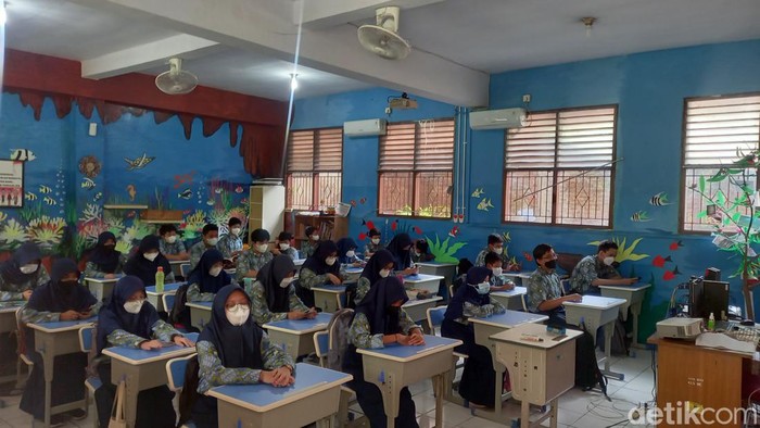PTM 100% di SMPN 1 Tangerang usai libur lebaran (Khairul Maarif/detikcom)