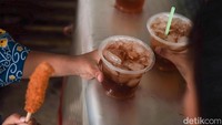Diketahui, libur sekolah yang semula ditetapkan hingga Minggu (8/5) diperpanjang menjadi Rabu (11/5). Perpanjangan libur tiga hari ini menyebabkan kegiatan belajar mengajar di sekolah baru dimulai Kamis (12/5).