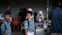 Kemendikbudristek menyatakan perpanjangan masa libur usai Lebaran ditujukan sebagai upaya antisipasi penguraian kemacetan arus balik mudik pada 8 Mei 2022. Keputusan ini juga disebut sebagai hasil kesepakatan bersama dengan Kementerian Perhubungan (Kemenhub).