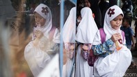 Kebijakan dari Dinas Pendidikan di tiap wilayah baik Provinsi DKI Jakarta, Banten, dan Jawa Barat menetapkan libur sekolah diperpanjang bagi seluruh jenjang SD hingga SMA atau SMK.