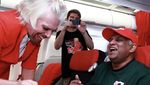 Throwback Thursday, Momen Crazy Rich Jadi Pramugari AirAsia
