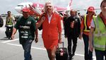 Throwback Thursday, Momen Crazy Rich Jadi Pramugari AirAsia