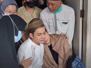 Sebelum Meninggal, Ibunda Kiki Farrel Divonis Kanker Usus