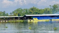 Di kawasan Cililin, Bandung Barat ada tempat makan terapung di tengah danau yang cocok dikunjungi bersama keluarga. Namanya Saung Apung Napak Sancang. Foto: detikFood/Yenny Mustika Sari