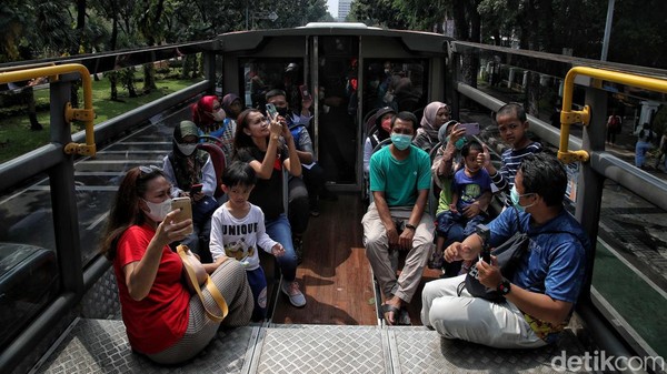 Kepala Departemen Komunikasi Korporasi dan CSR Transjakarta Iwan Samariansyah menyampaikan operasional kedua rute tersebut diberlakukan untuk mengakomodasi kebutuhan masyarakat di hari libur.