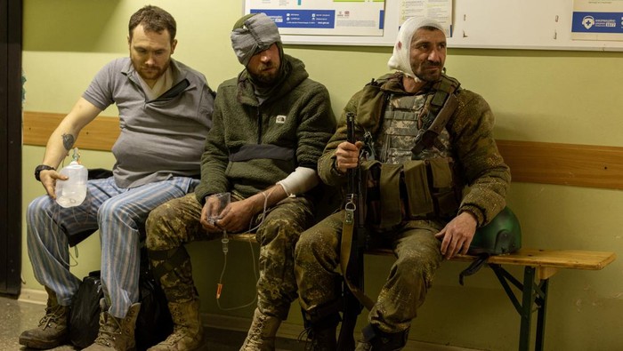 A nurse carries a stretcher past an ambulance which is carrying the body of a dead Ukrainian soldier, amid Russia's invasion in Ukraine, outside the emergency room at a hospital in Bakhmut, Donetsk region, Ukraine, May 5, 2022. REUTERS/Jorge Silva     SEARCH 