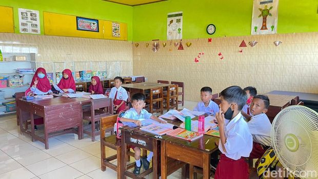 Siswa SD di Parepare Diteror Ular King Kobra, Ke Toilet Wajib Ditemani Guru