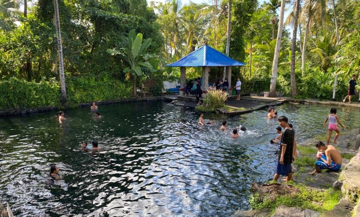 Suasana sejuk Objek wisata Pemandian di Tirta Ujung, Karangasem