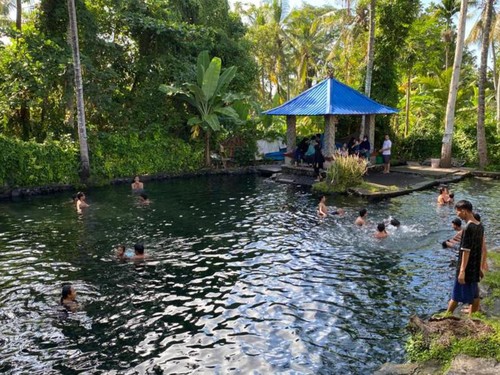 Suasana sejuk Objek wisata Pemandian di Tirta Ujung, Karangasem