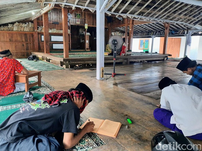 Surau Ponpes Jhegeteh, Bondowoso
