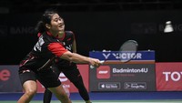 Febriana/Amalia nyaris menciptakan kejutan di gim pertama namun akhirnya menyerah dua gim langsung 19-21, 16-21. Indonesia tertinggal 0-2 atas China.