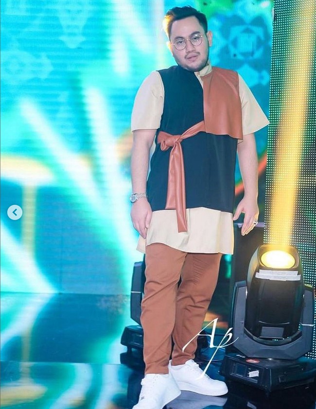 Nassar kini lebih mengontrol makan dan rajin olahraga. Aktivitasnya latihan fisik kerap dibagikan di Instagram kepada 2,5 juta follower-nya. Foto: Instagram/@kingnassar88