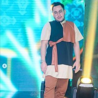 Nassar kini lebih mengontrol makan dan rajin olahraga. Aktivitasnya latihan fisik kerap dibagikan di Instagram kepada 2,5 juta follower-nya. Foto: Instagram/@kingnassar88