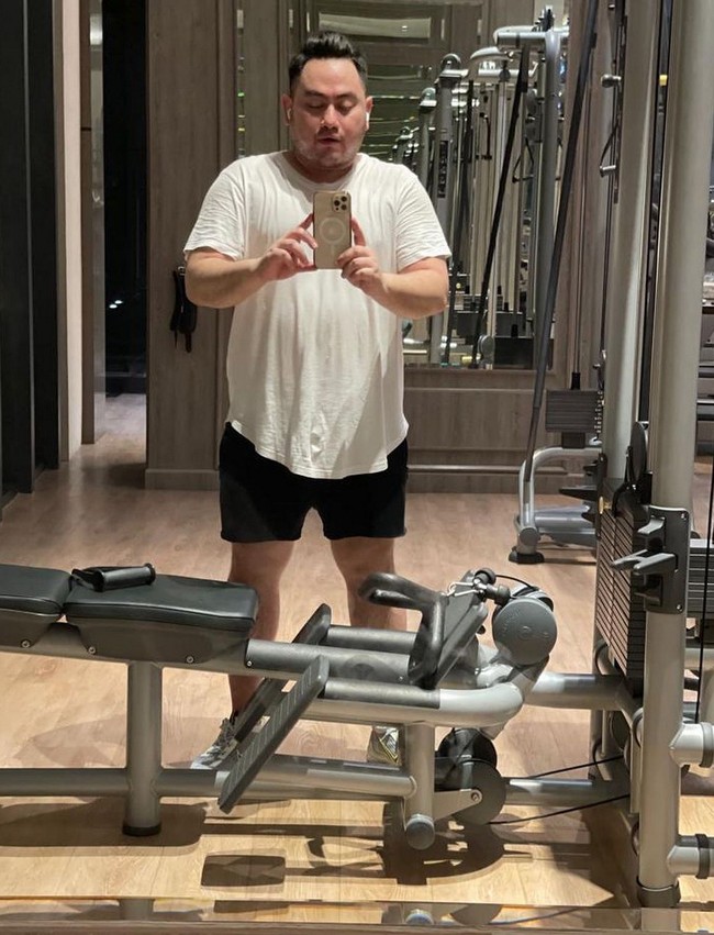 Latihan cardio jadi salah satu aktivitas fisik yang rutin dijalaninya. Seperti diketahui, olahraga cardio berintensitas tinggi yang membakar kalori dalam waktu cepat. Foto: Instagram/@kingnassar88