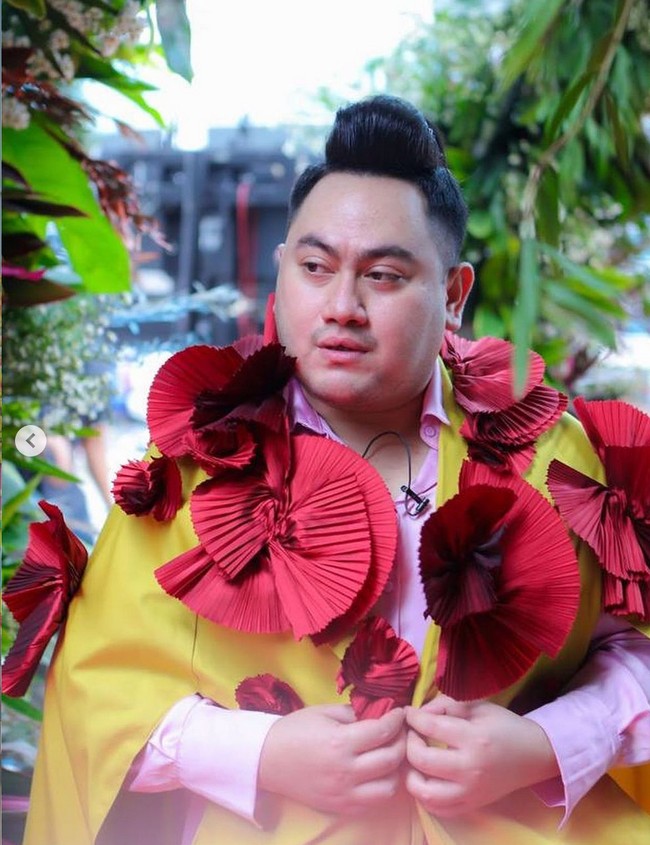 Nassar populer sebagai pedangdut jebolan Kontes Dangdut Indonesia. Namanya pun dikenal dengan Nassar KDI. Foto: Instagram/@kingnassar88