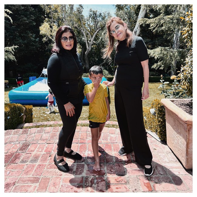 Ini potret Magika yang sedang berulang tahun bersama dengan neneknya.Foto: Instagram @ramadhaniabakrie