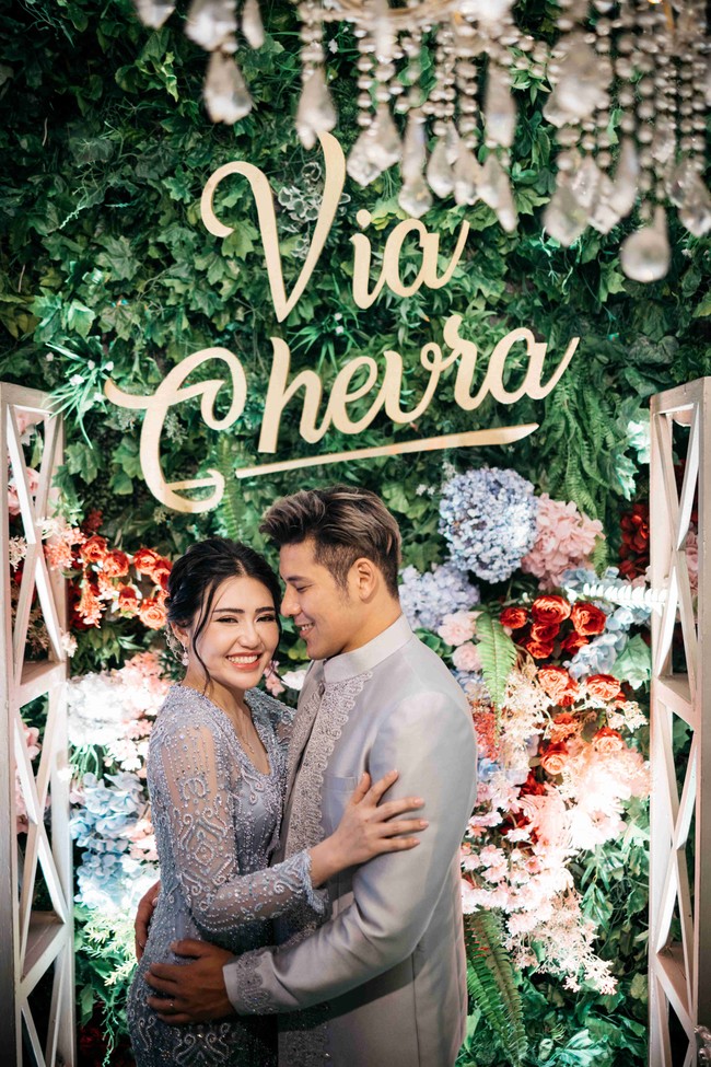 Via Vallen akan segera menikah dengan Chevra Yolandi. Menjelang hari bahagianya, penyanyi dangdut tersebut menggelar pengajian di rumahnya di Sidoarjo, Jawa Timur. Foto: dok. Moire Photo & Video