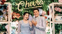 Pasangan yang awalnya dikira dekat karena project kerjaan itu, kini bisa tersenyum lepas menuju jenjang pernikahan. Foto: dok. Moire Photo & Video