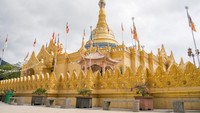 Pagoda Taman Alam Lumbini memiliki arsitektur yang sangat indah seperti layaknya di Thailand atau Myanmar. Replika Pagoda Shwedagon atau Pagoda Dagon Emas ini berada di Desa Tongkoh, Berastagi, Karo, Sumatra Utara. Pagoda ini memiliki warna keemasan yang membuatnya tampak megah meski dari kejauhan. (dok Pegipegi)